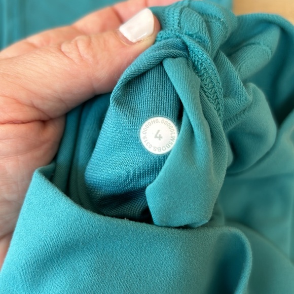 Lululemon wonder under teal size 4 - Picture 10 of 10